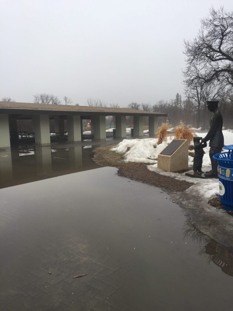 くまのプーさん像