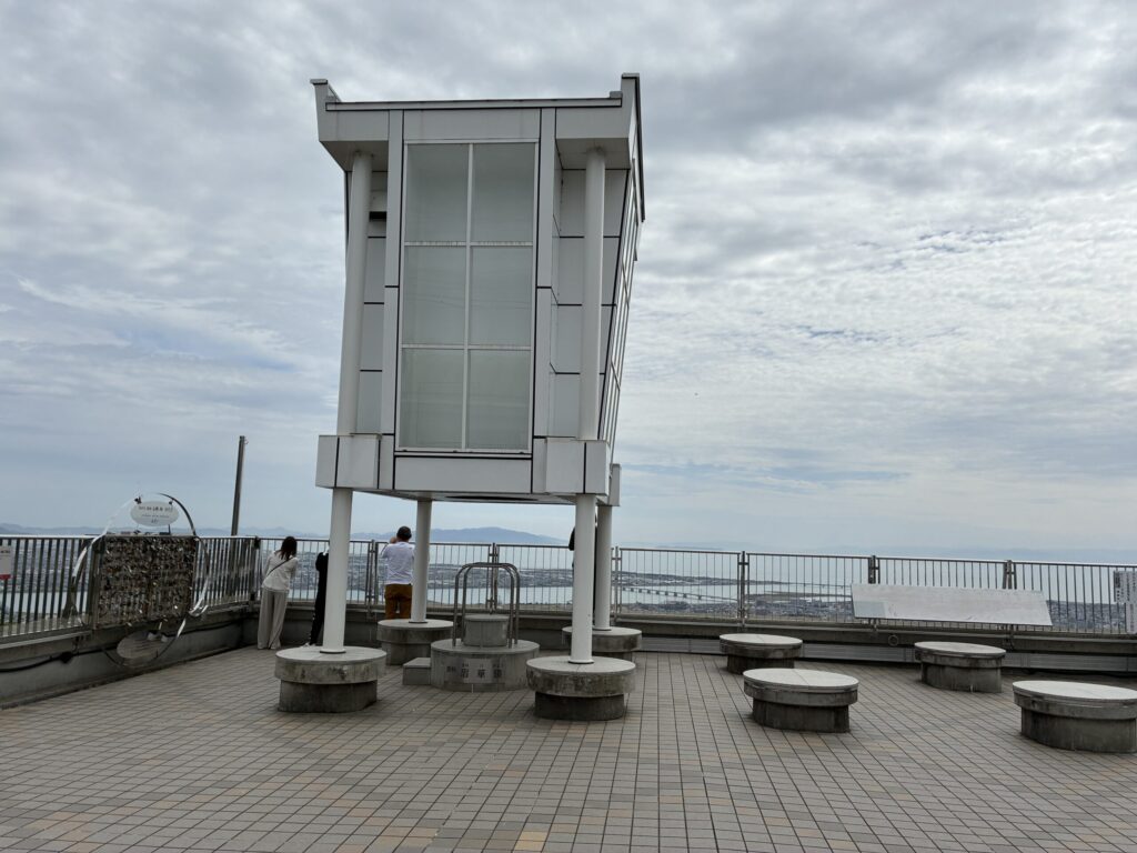 展望台と眉華鏡